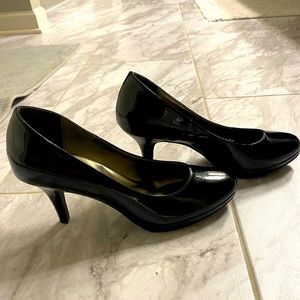 Kelly & Katie Black Patent Heels size 7